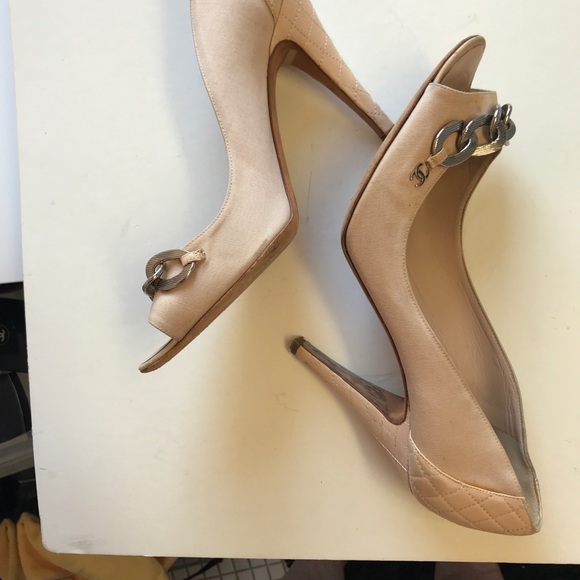 Chanel hight heels 4 1/2’’pump chic beige color - Picture 1 of 6